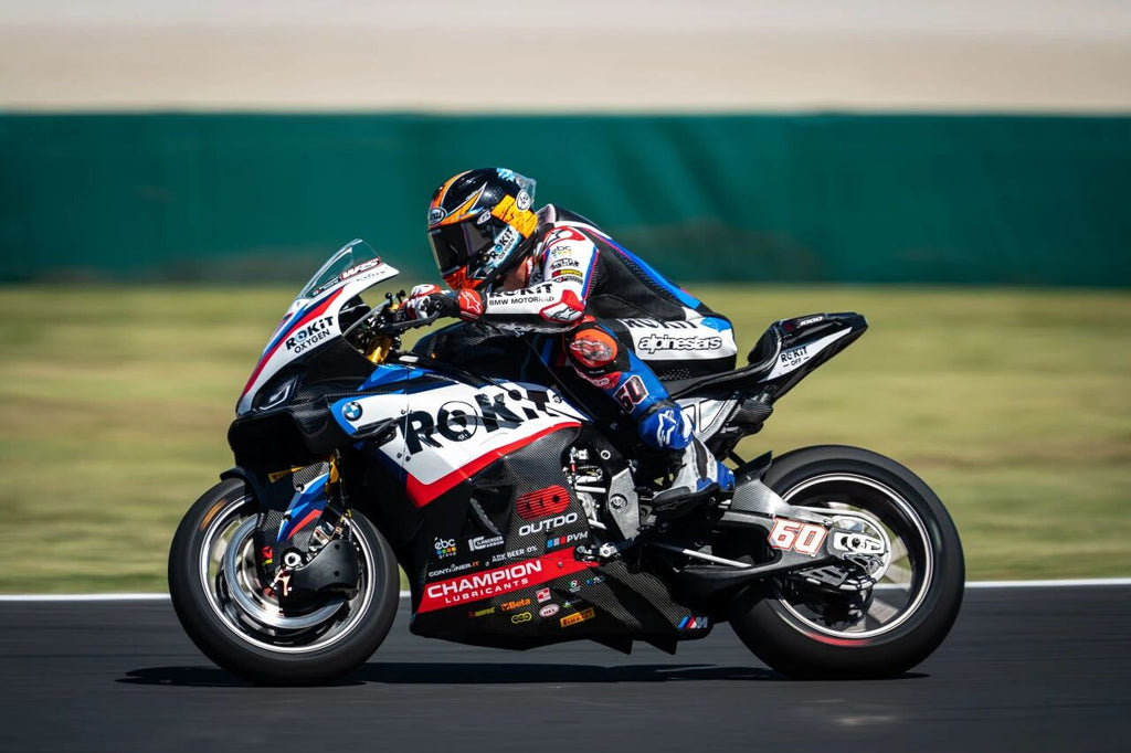 OUTDOパートナーのROKiT BMW WorldSBKチーム、両エース揃って英国ドニントン大会完走
