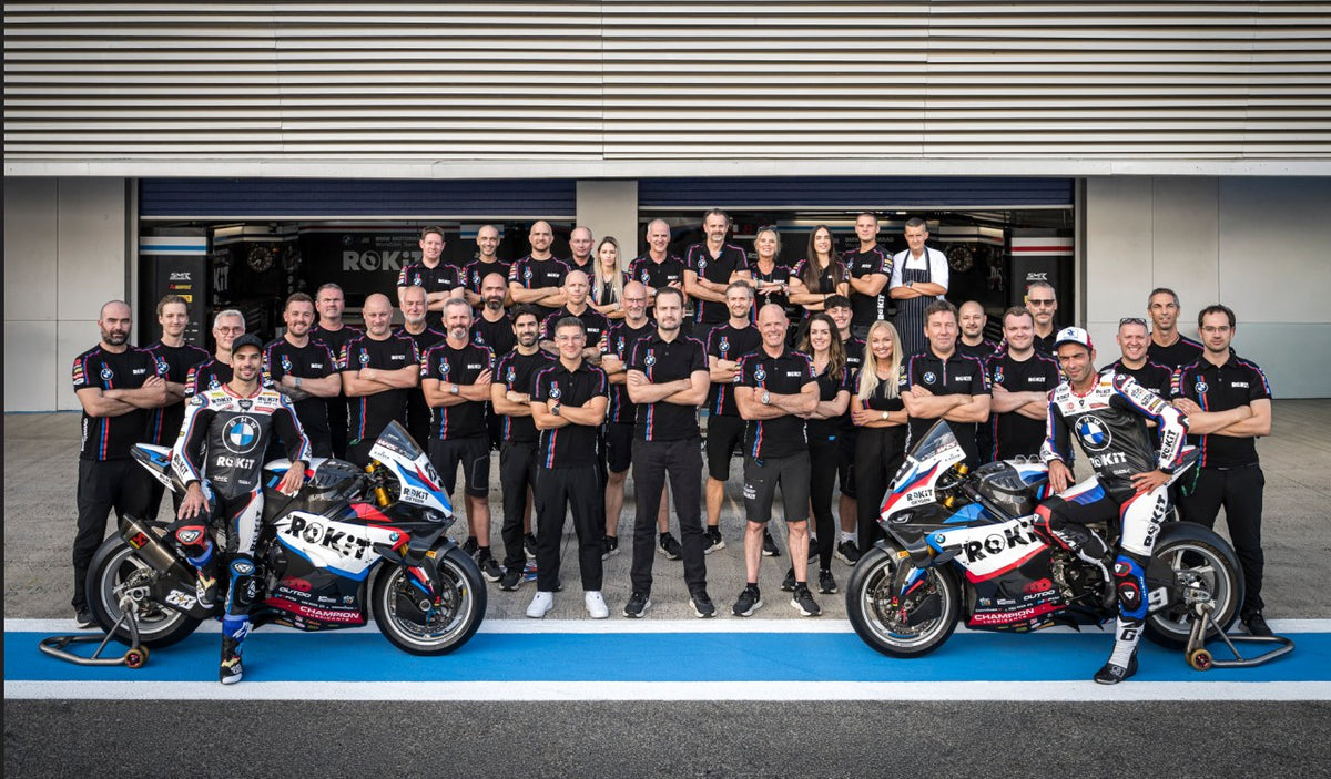 WSBKヘレス戦レビューのアイキャッチ（ROKiT BMW Motorrad WorldSBKチームの集合写真）