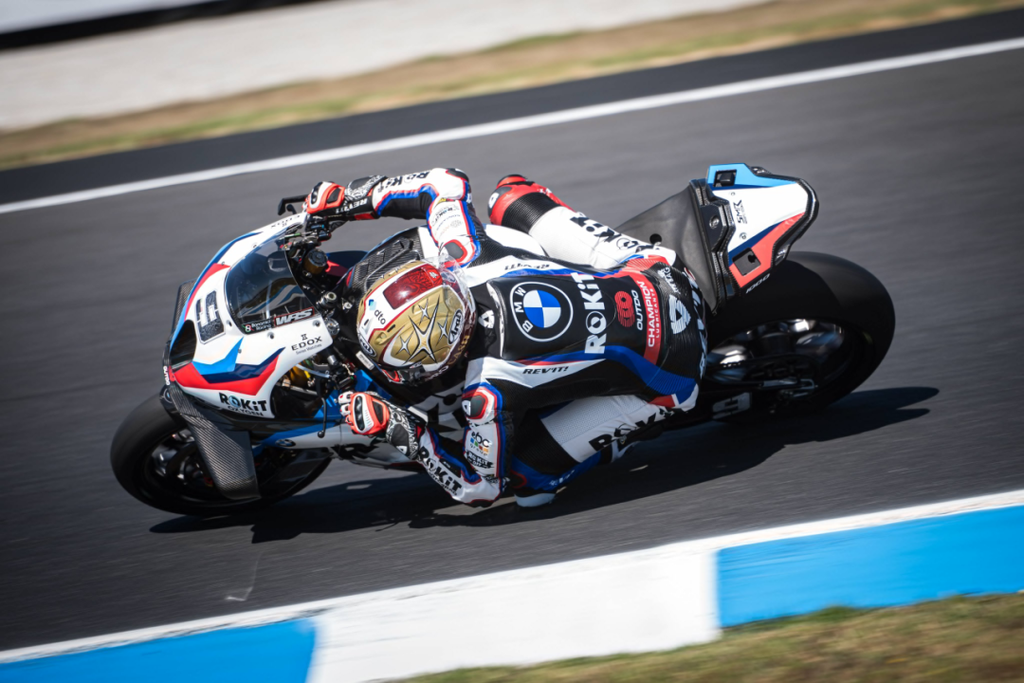 WSBKオーストラリア開幕戦、雨の中のBMWマシン