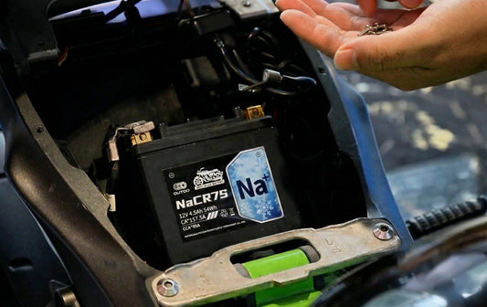 【2026年1月最新】バイク用バッテリーの選び方完全ガイド！OUTDOナトリウムイオン徹底比較